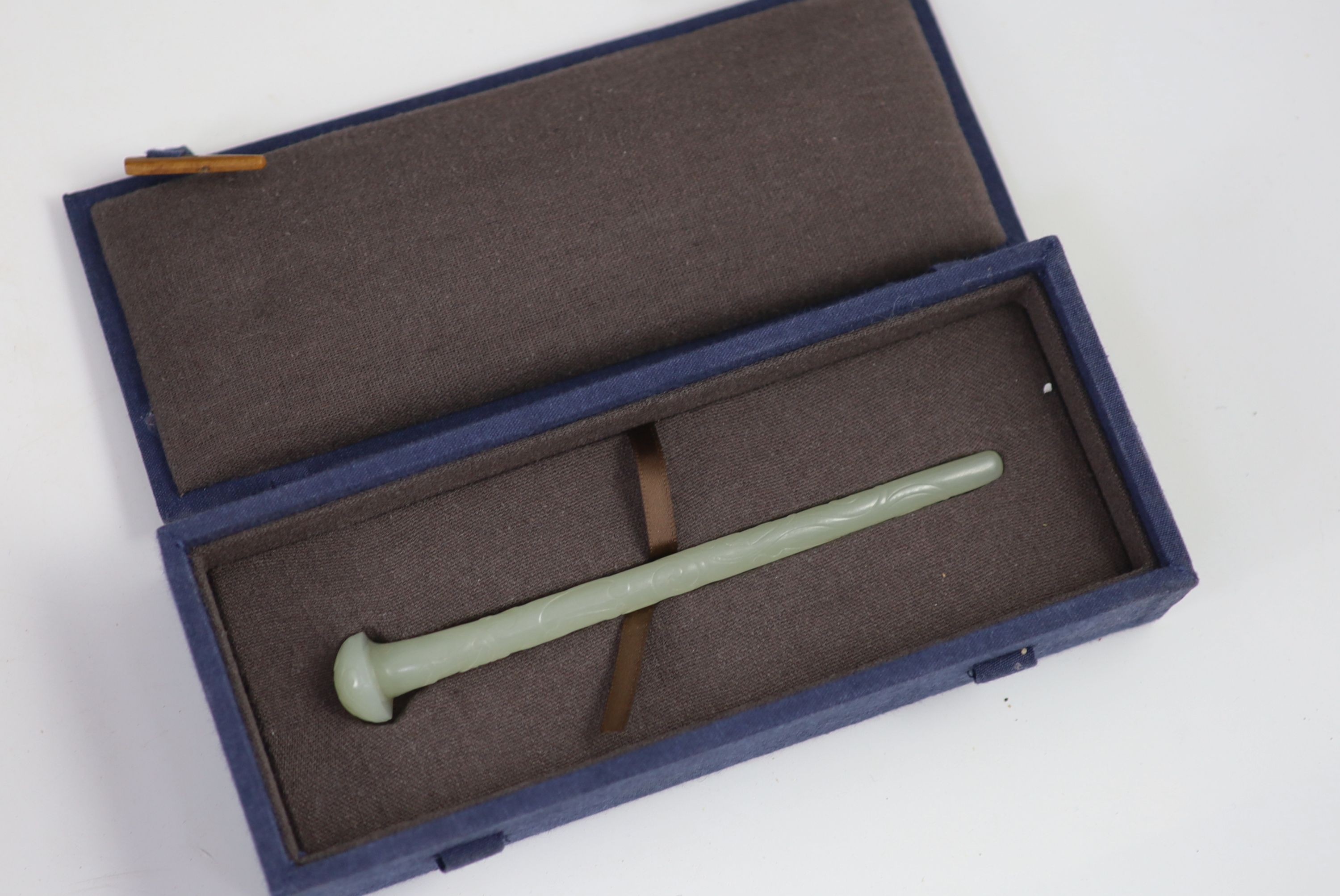 A Chinese pale celadon jade hair pin, 18th century, 16.3 cm
